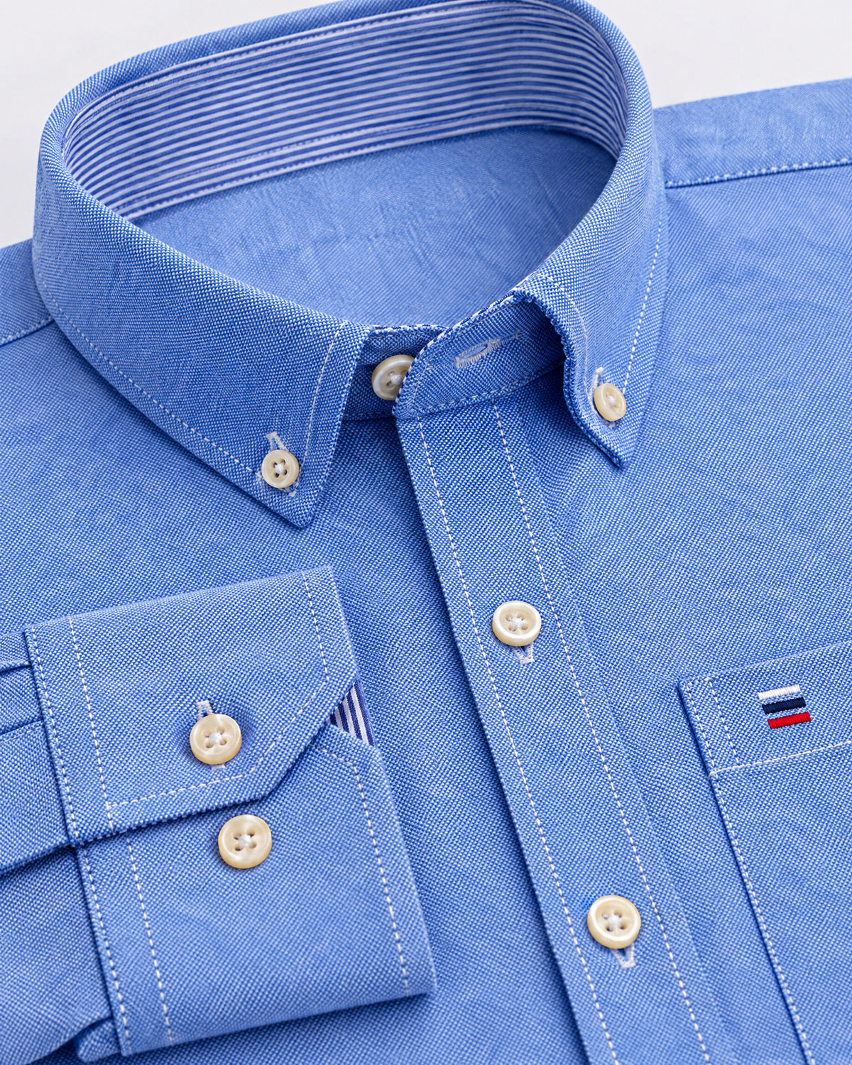 Button-Down Oxford Cotton Dress Shirt for Men – close-up detail