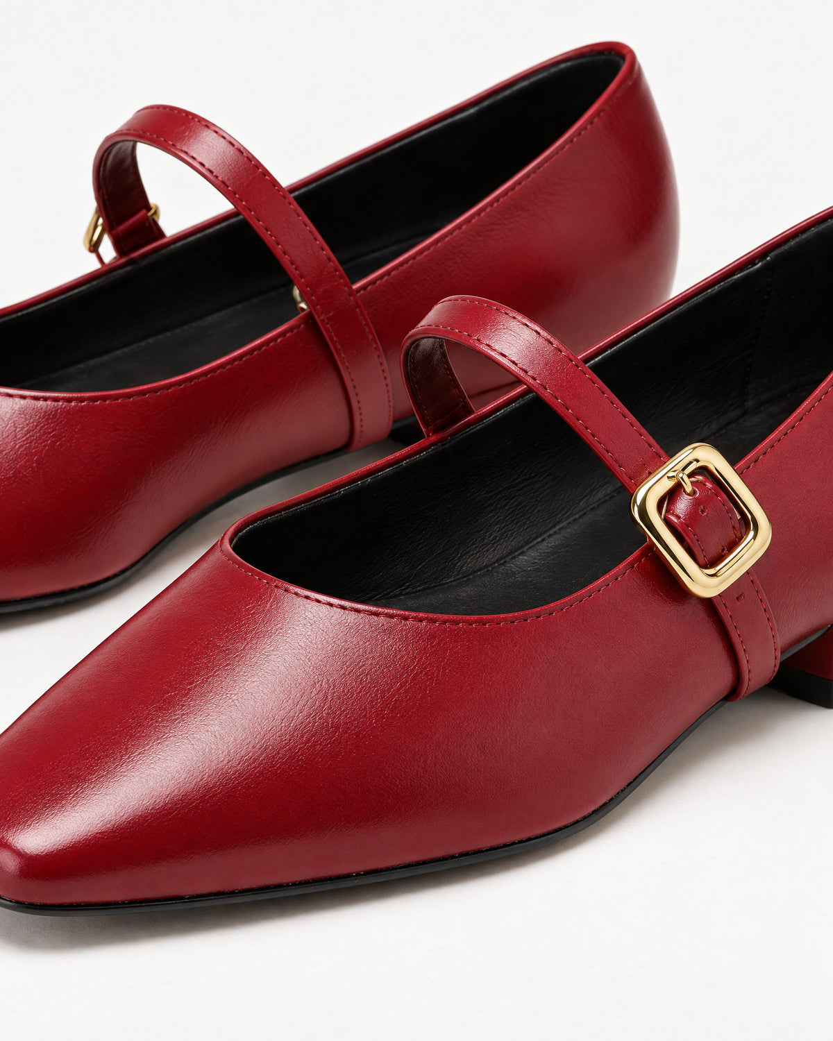 Jane Low Block Heel Leather Pumps for Women – close-up detail